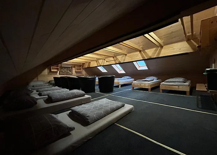 House Jaro * ולנז'ה